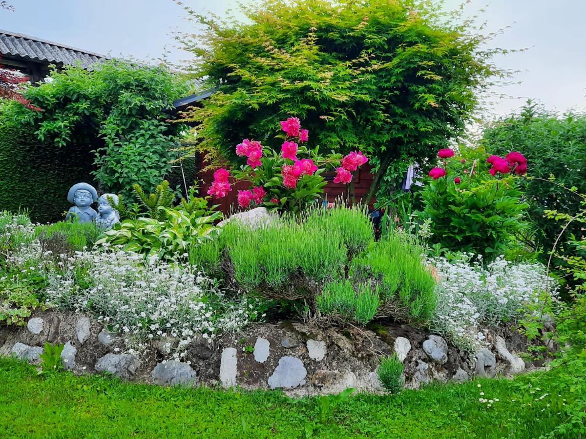 Garden Paradise Bled Apartments - Garden, Pond And Castle View Bagian luar foto
